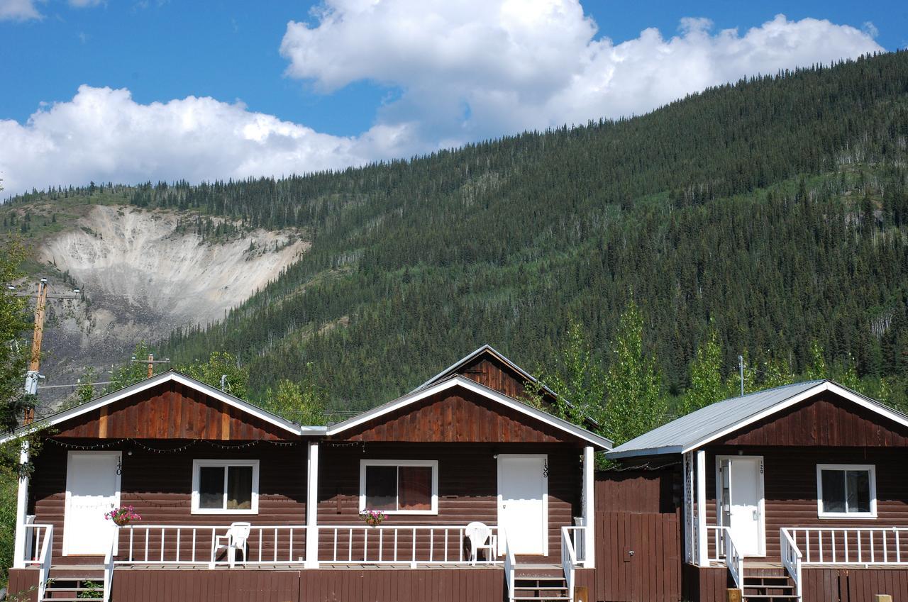 Triple J Hotel Dawson City Exterior foto